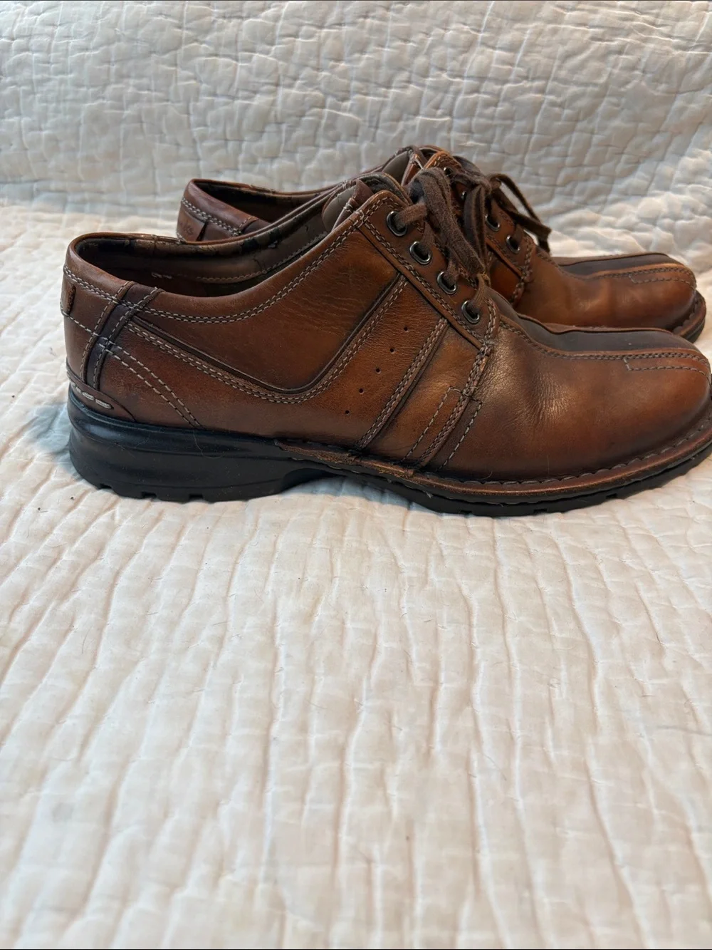 Clarks Men's Two-Tone Brown Leather Lace-Up Oxfords